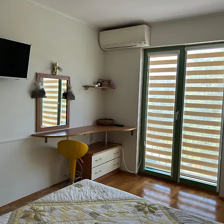 Nesebar City Apartment Апартамент *